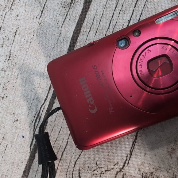 Canon PowerShot ELPH 300 HS Red Digital Camera 12.1MP with Charger & Case - Picture 4 of 14